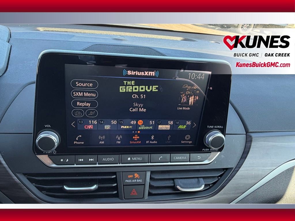 Used 2025 Nissan Altima 2.5 SV FWD image 14