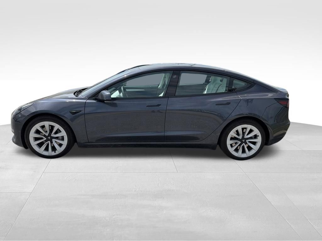Used 2023 Tesla Model 3 Standard Range image 2