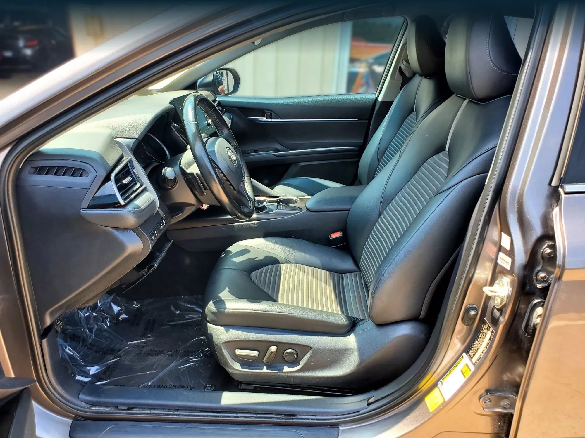 Used 2022 Toyota Camry SE FWD image 30