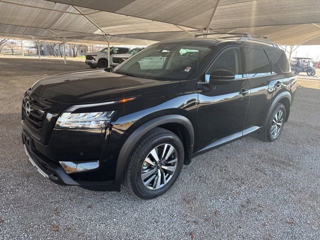 Used 2024 Nissan Pathfinder SL w/ Black Appearance Package image 3