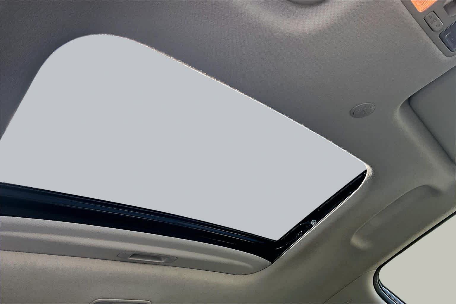 Used 2025 Hyundai Venue SEL FWD image 14