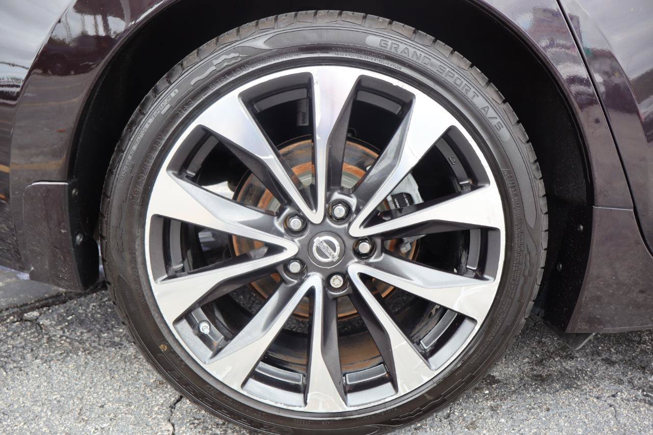Used 2016 Nissan Maxima SR FWD image 31