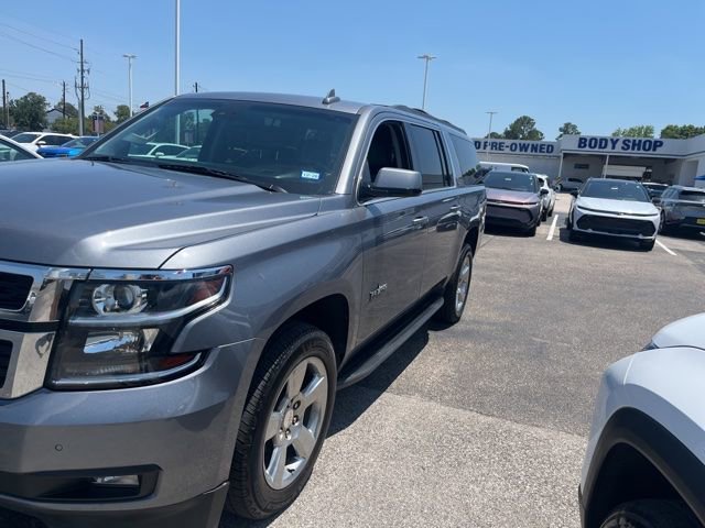 Used 2019 Chevrolet Suburban LT w/ Texas Edition Package RWD image 4