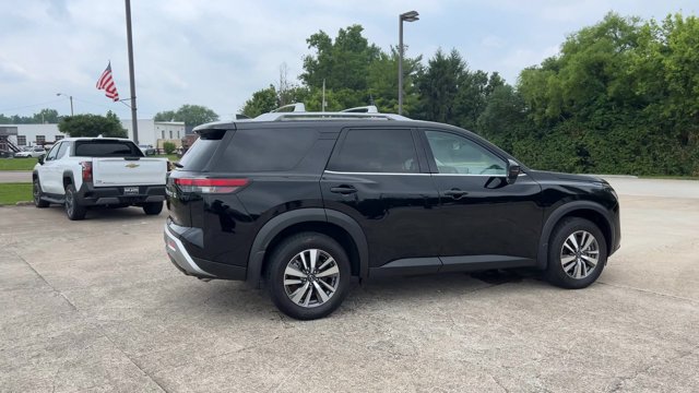 Used 2024 Nissan Pathfinder SL FWD image 9