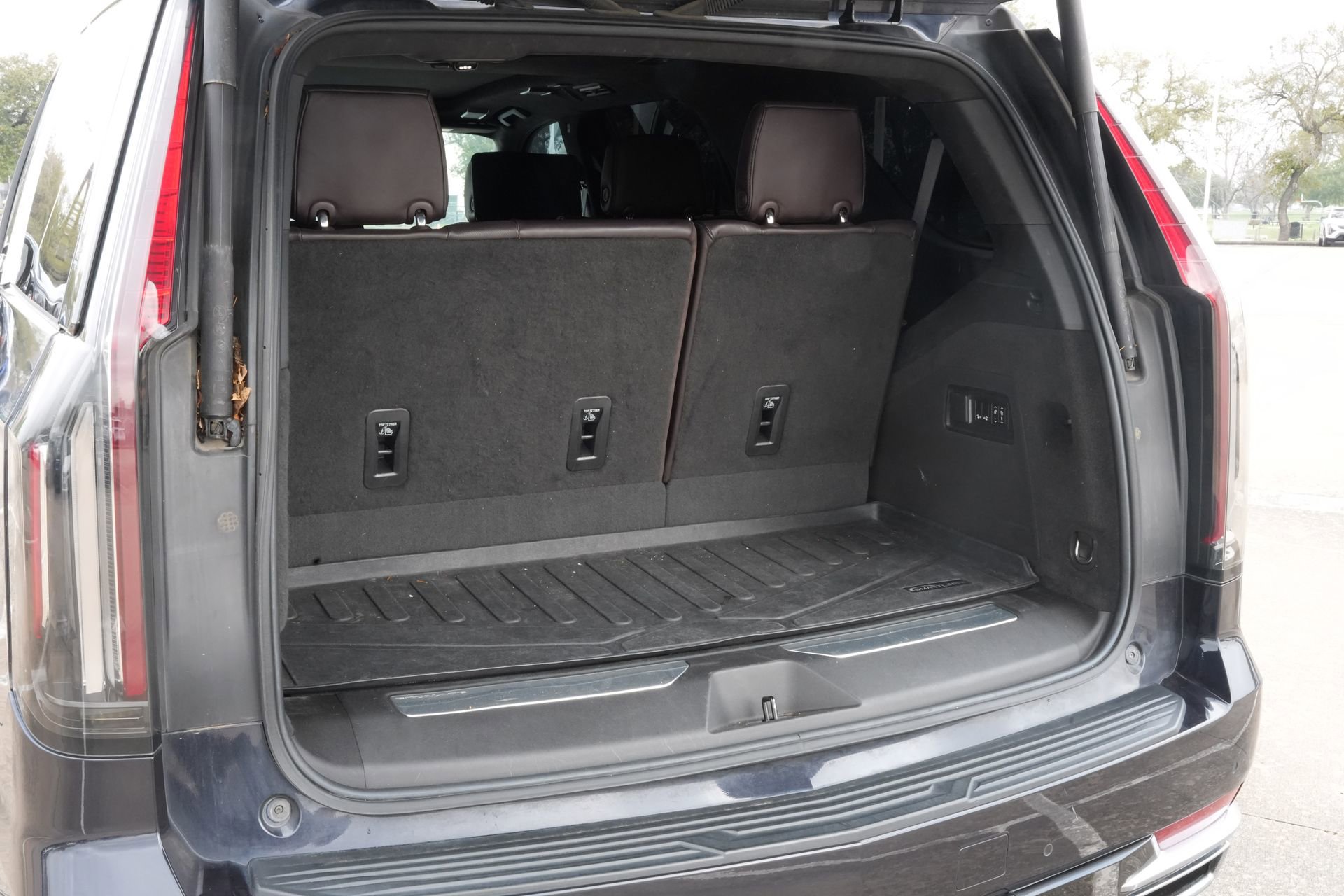 Certified 2023 Cadillac Escalade Premium Luxury Platinum image 24