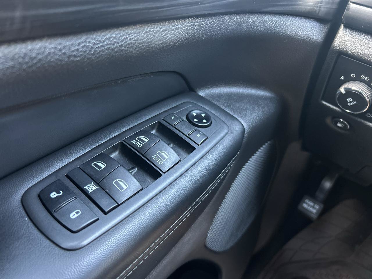 Used 2021 Jeep Grand Cherokee Laredo X AWD/4WD image 24