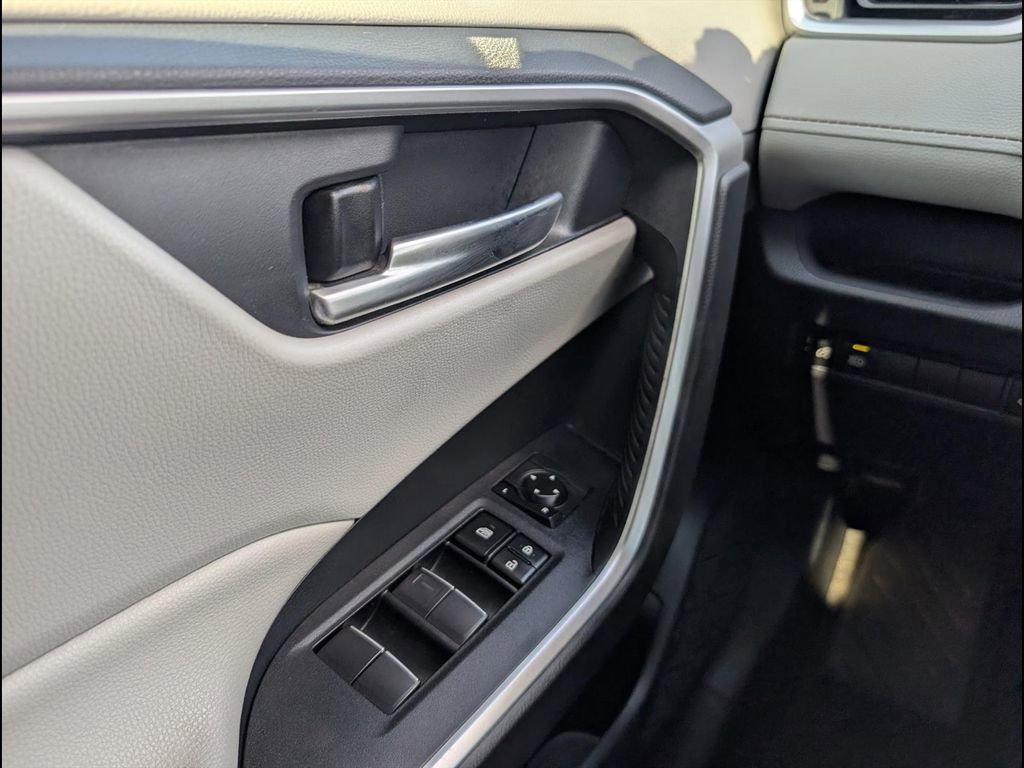 Used 2019 Toyota RAV4 XLE Premium FWD image 20