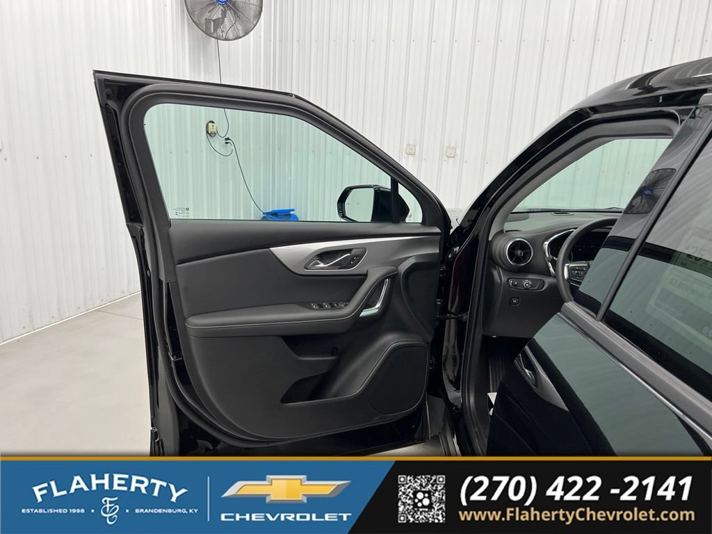 Used 2026 Chevrolet Blazer LT FWD image 8