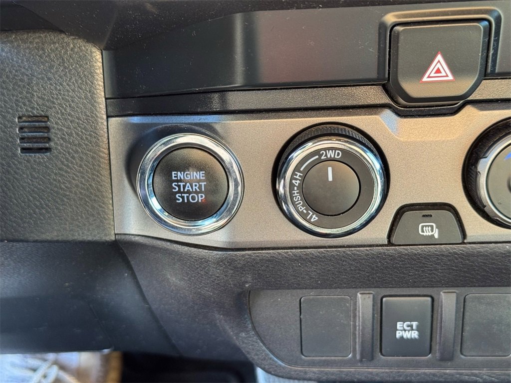 Used 2021 Toyota Tacoma TRD Off-Road image 32
