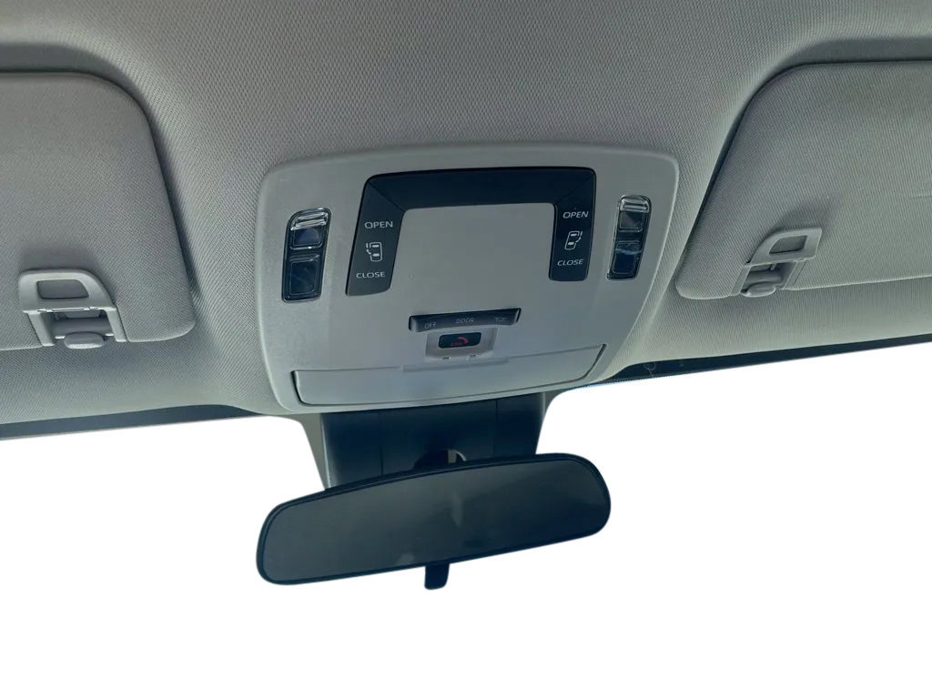 Used 2024 Toyota Sienna LE FWD image 38