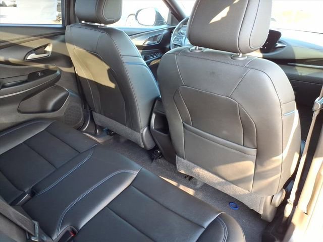 Used 2025 Buick Envista Sport Touring w/ Experience Buick Package FWD image 23