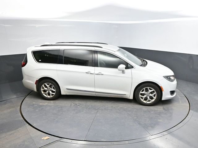 Used 2017 Chrysler Pacifica Touring-L w/ Tire & Wheel Group image 39