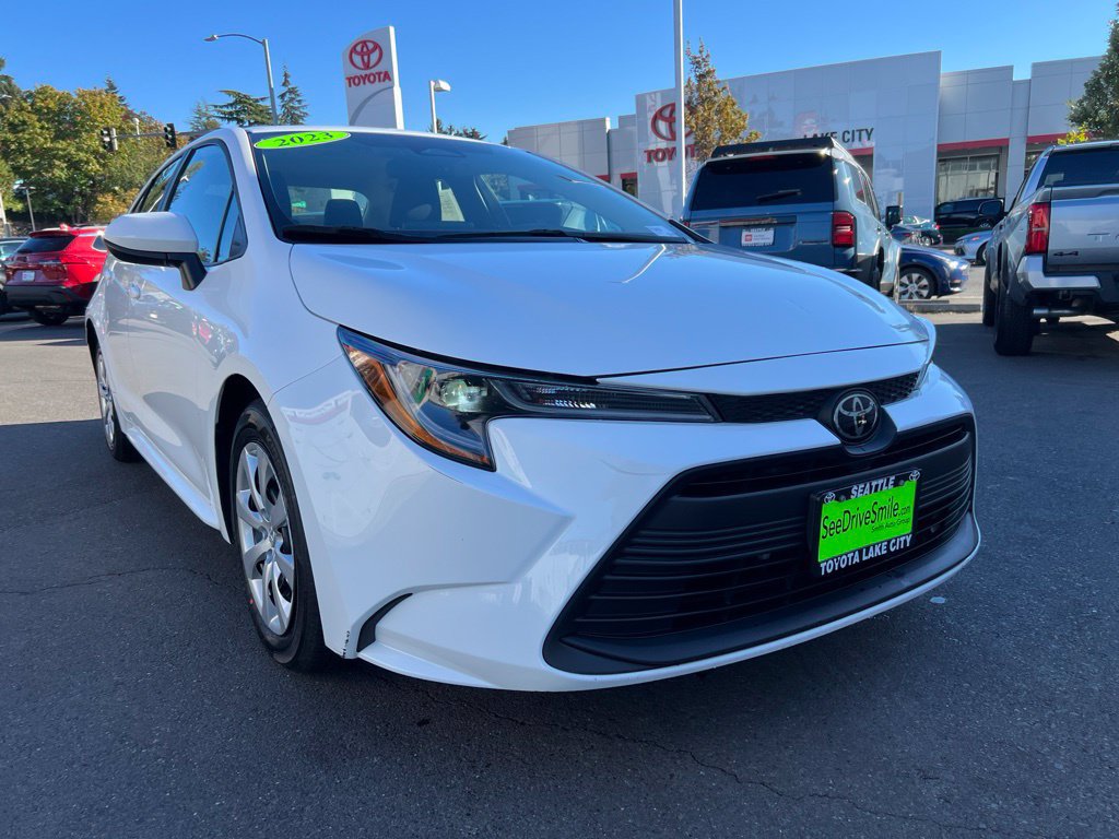Used 2023 Toyota Corolla LE FWD image 1