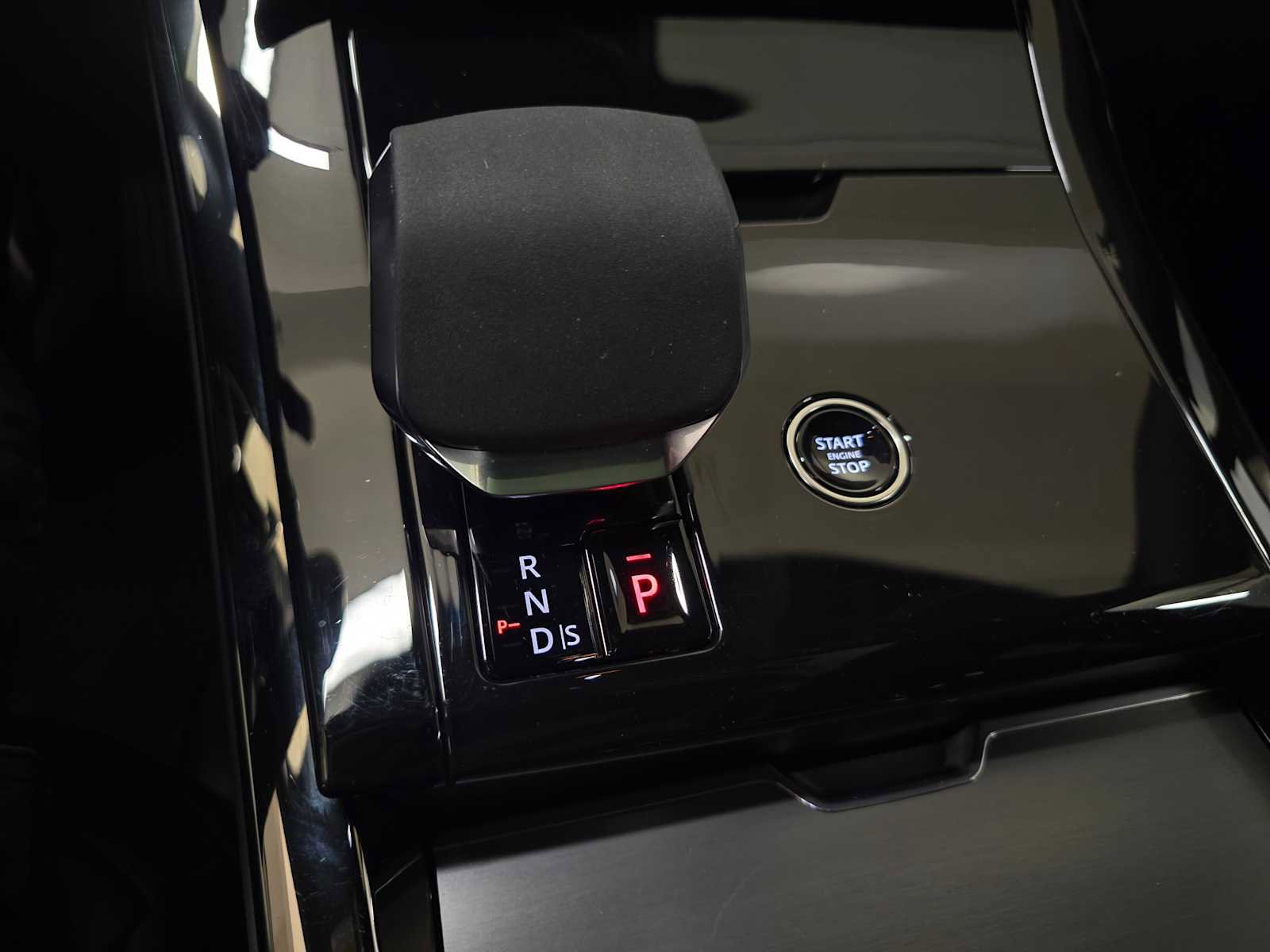 Used 2025 Land Rover Range Rover Sport image 36