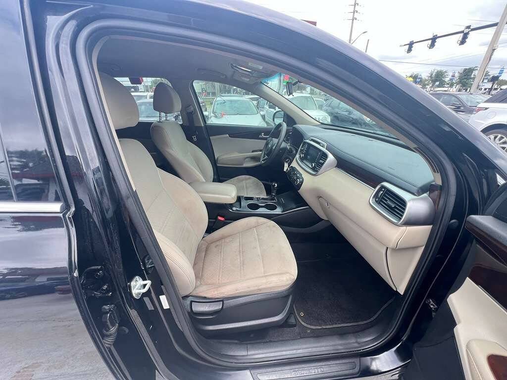 Used 2018 Kia Sorento FWD image 12