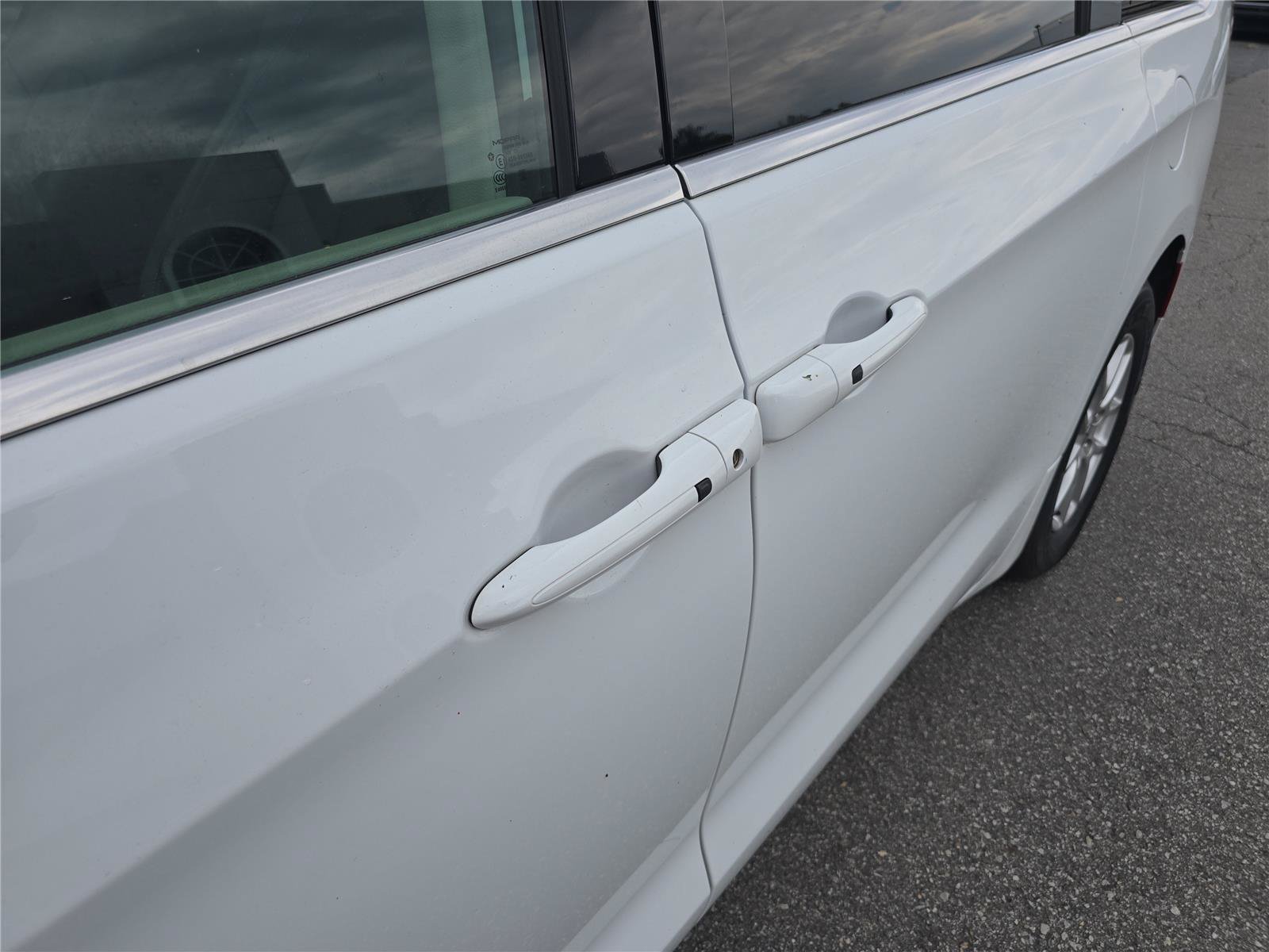 Used 2024 Chrysler Pacifica Touring-L FWD image 12