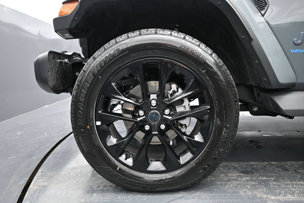 Used 2025 Jeep Wrangler Unlimited Sahara AWD/4WD image 28