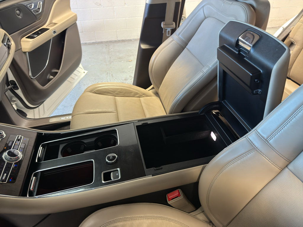 Used 2021 Lincoln Aviator Reserve w/ Equipment Group 201A AWD/4WD image 21