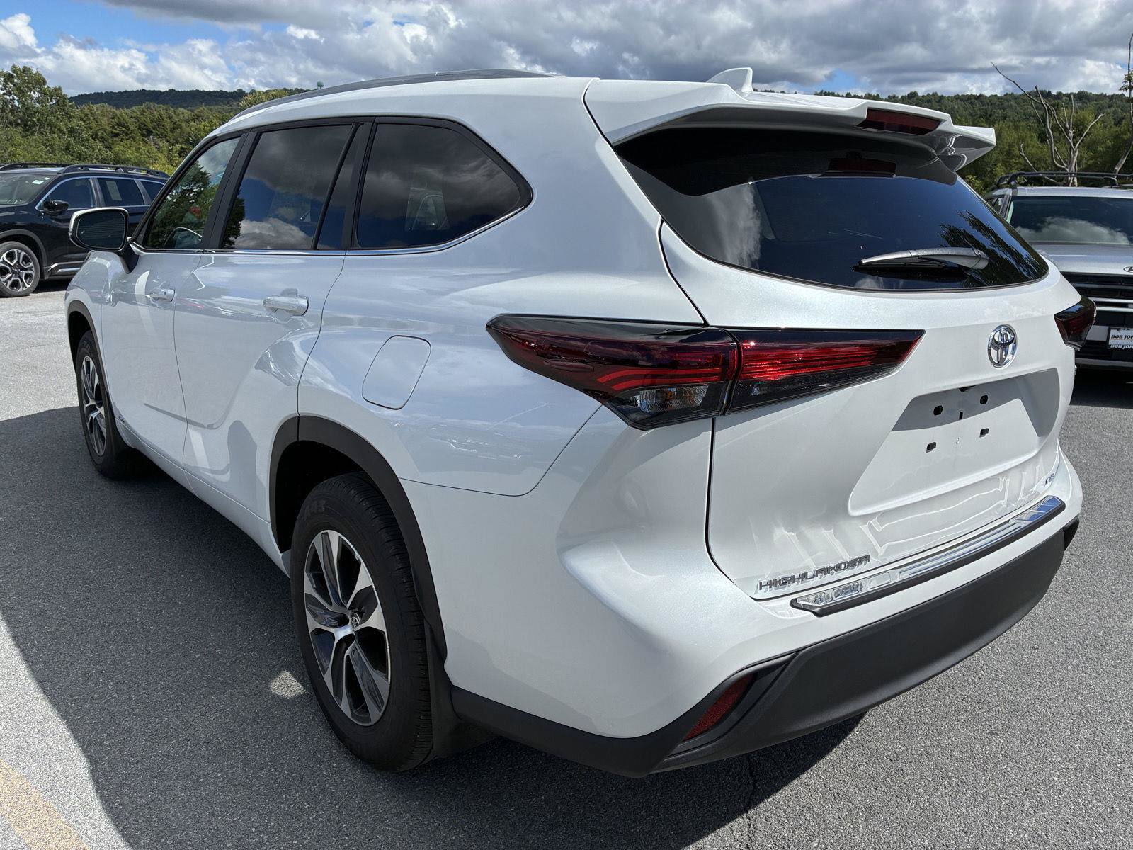Used 2026 Toyota Highlander XLE AWD/4WD image 5