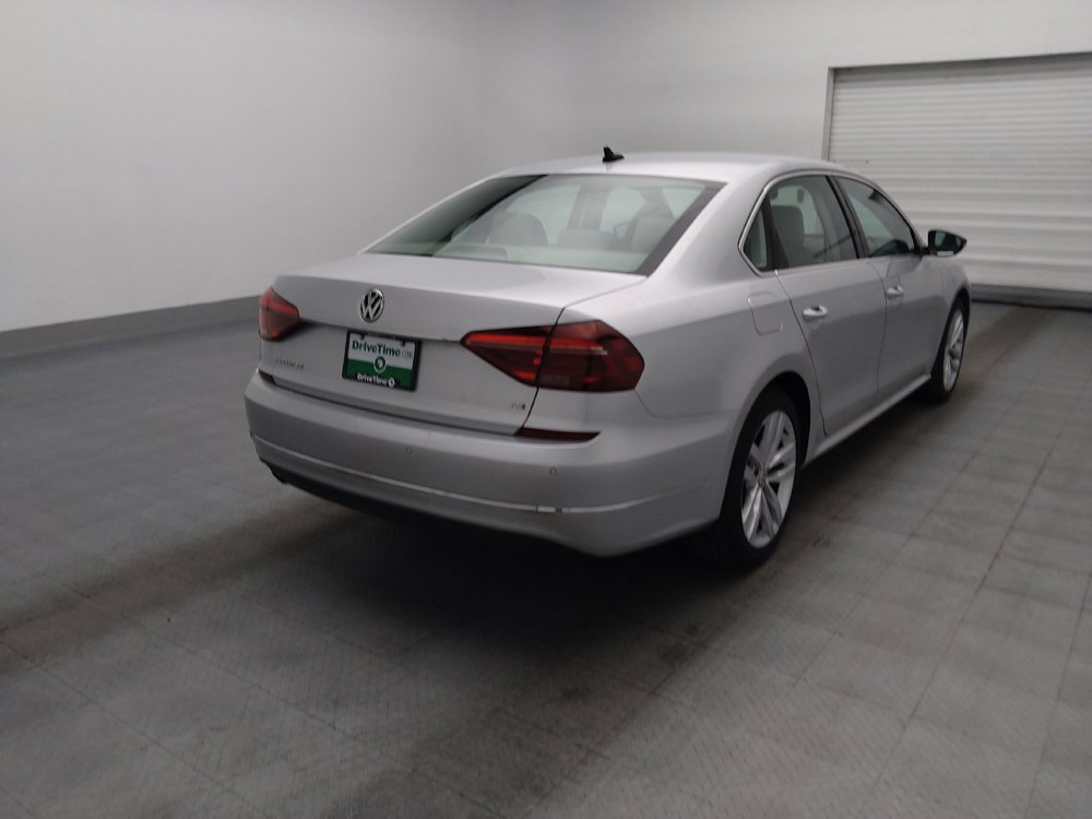 Used 2018 Volkswagen Passat 2.0T SE FWD image 9