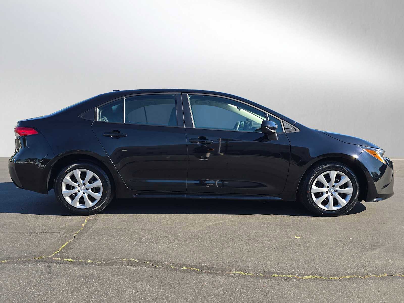 Certified 2025 Toyota Corolla LE image 2