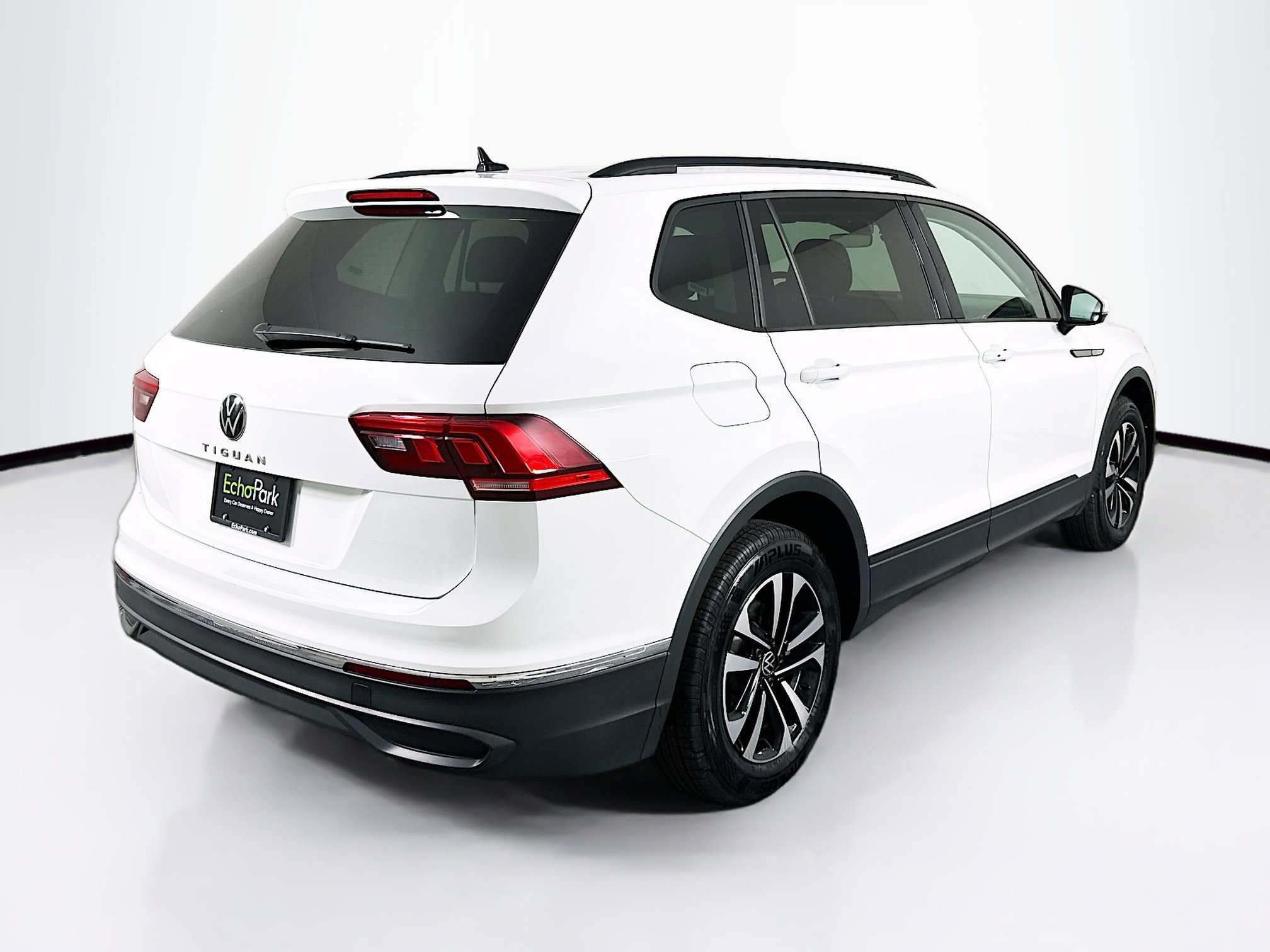 Used 2024 Volkswagen Tiguan S image 9