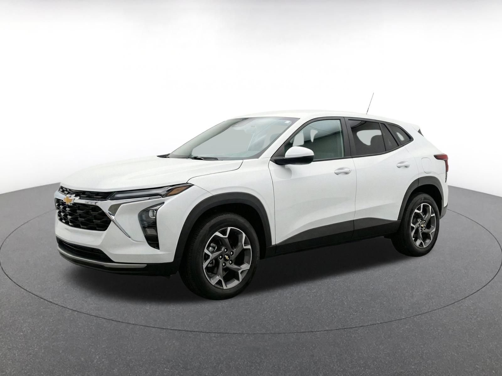 Used 2025 Chevrolet Trax LT w/ LT Convenience Package FWD image 3