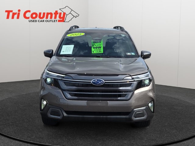 Used 2025 Subaru Forester Limited AWD/4WD image 2