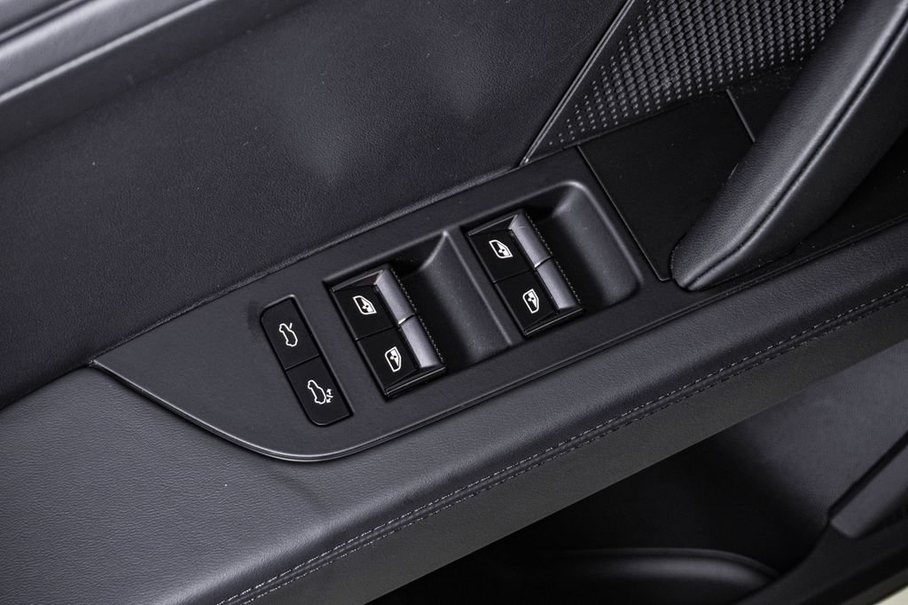 New 2026 Porsche Cayenne Turbo AWD/4WD image 31