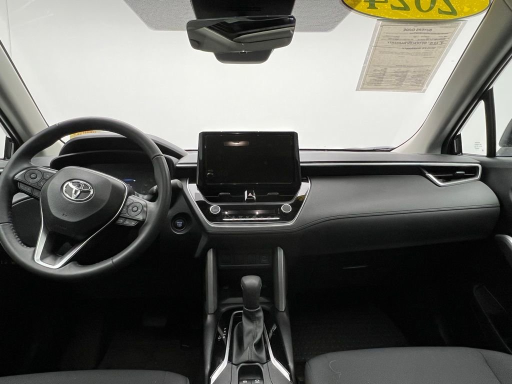 Used 2024 Toyota Corolla Cross LE image 10