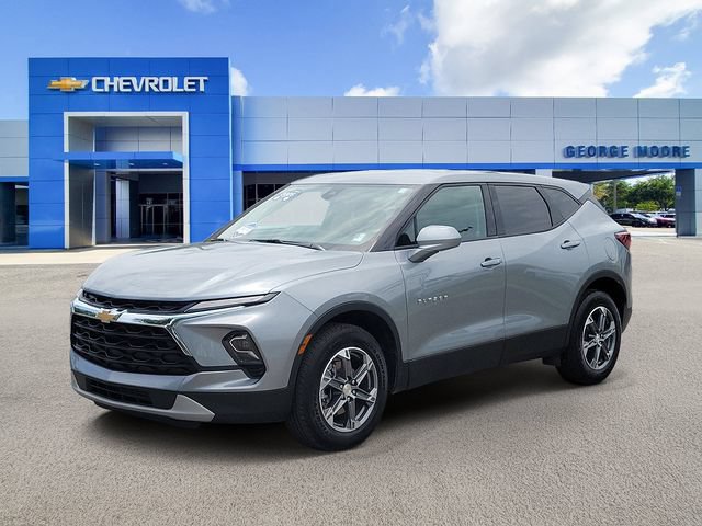 Certified 2025 Chevrolet Blazer LT FWD image 2