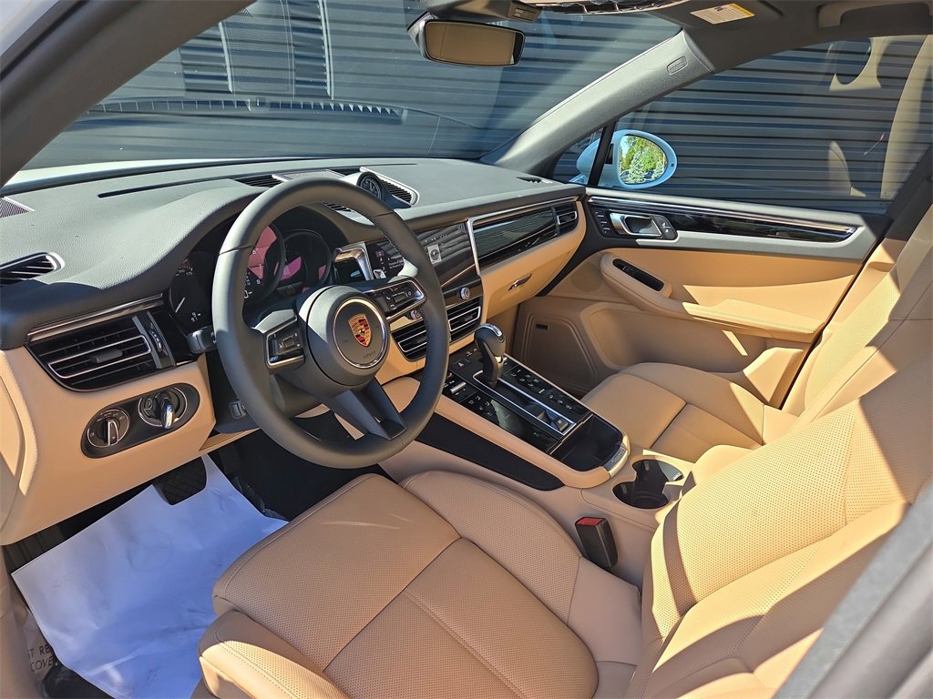 New 2026 Porsche Macan image 4