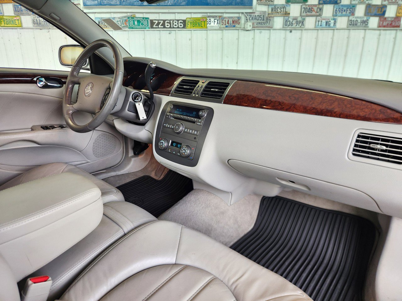 Used 2011 Buick Lucerne CXL w/ Driver Confidence Package image 2