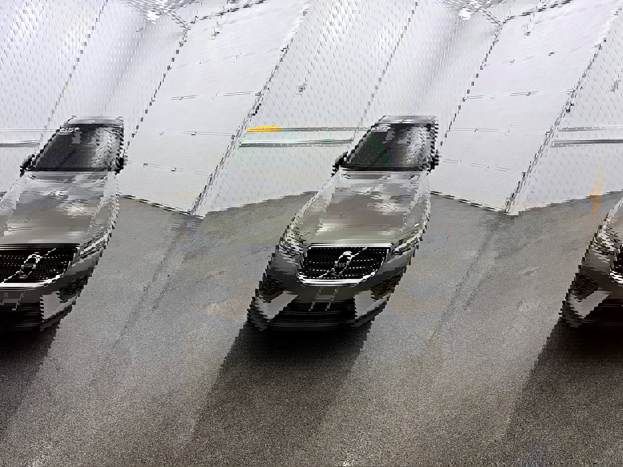 Used 2020 Volvo V60 T5 Cross Country image 24