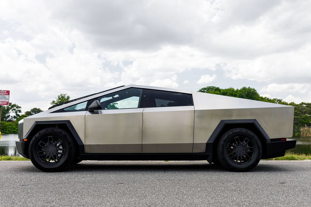 Used 2025 Tesla Cybertruck AWD Crew Cab image 6