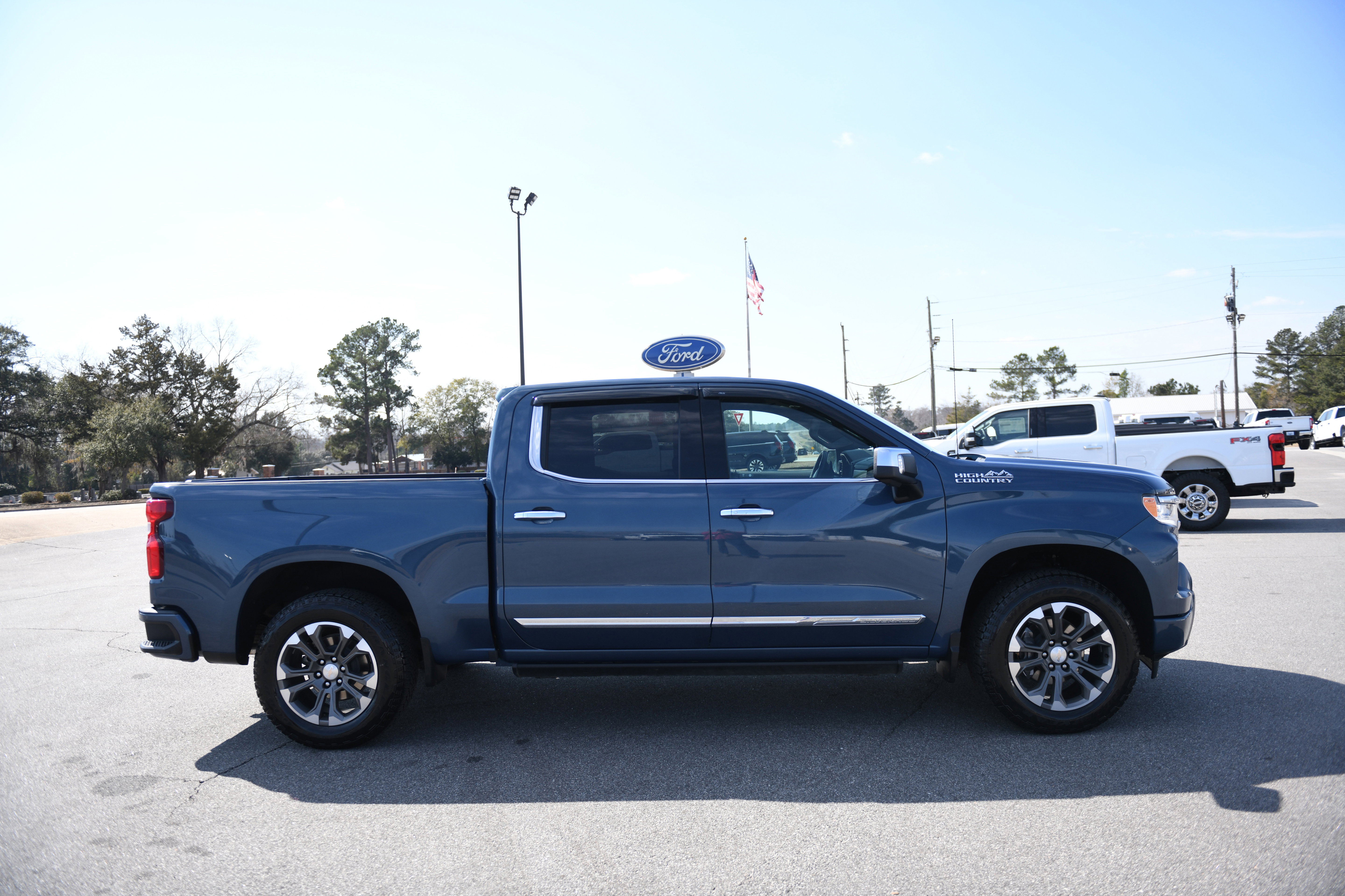 Used 2024 Chevrolet Silverado 1500 High Country w/ Technology Package image 2