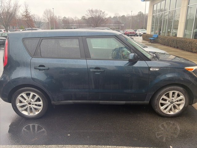 Used 2017 Kia Soul + image 7