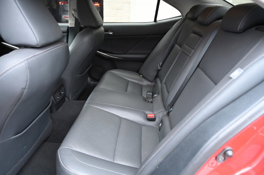 Used 2016 Lexus IS 300 4dr Sdn AWD w/ Navigation System Package image 15