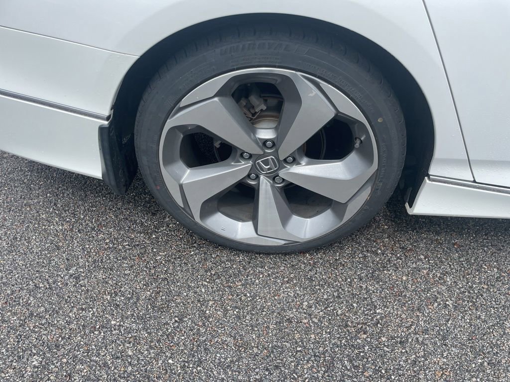 Used 2018 Honda Accord Touring image 19