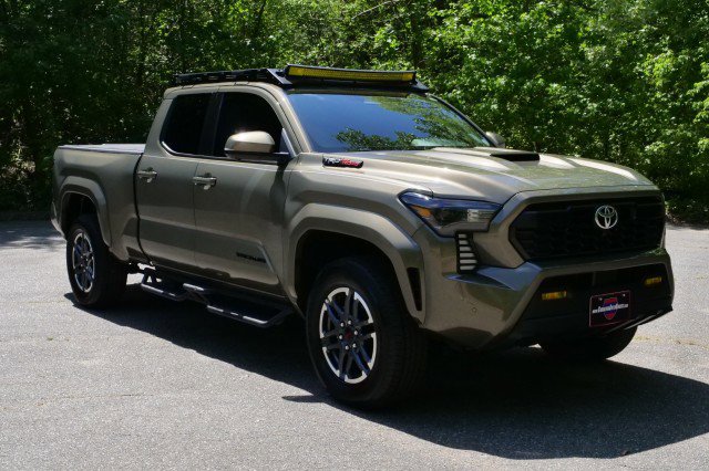 Used 2025 Toyota Tacoma TRD Sport w/ TRD Sport Premium Package AWD/4WD image 4