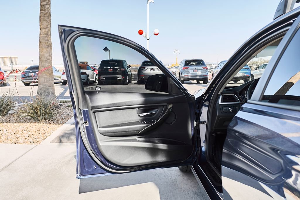 Used 2018 BMW 320i Sedan image 16