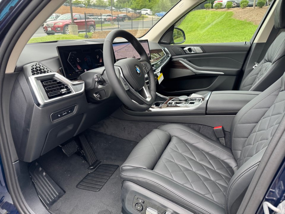 Used 2026 BMW X7 xDrive40i AWD/4WD image 30