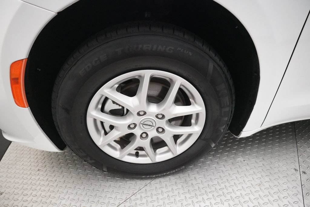 Used 2024 Chrysler Pacifica Touring-L FWD image 28