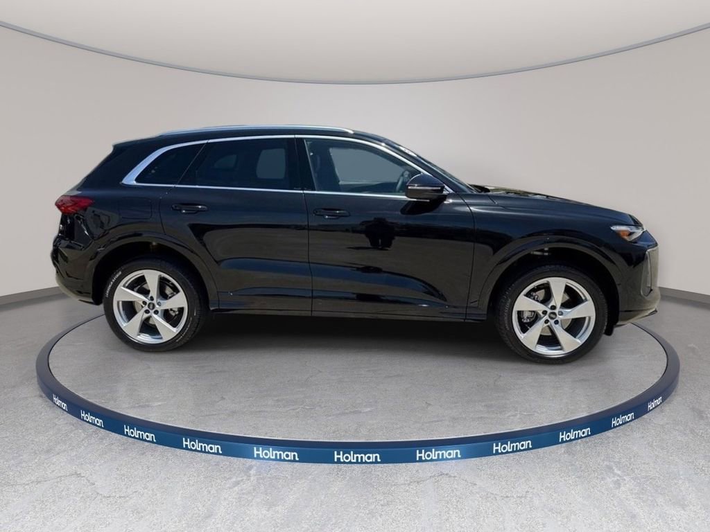 Certified 2025 Audi Q5 Premium Plus w/ Premium Plus AWD/4WD image 2