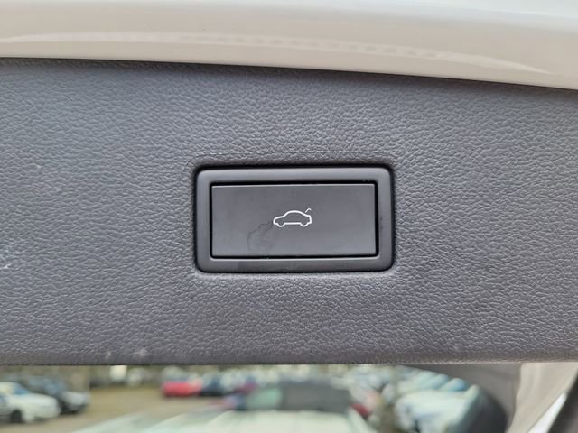 Used 2024 Volkswagen Tiguan Wolfsburg Edition image 9