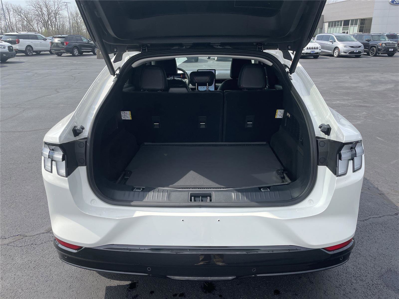 Used 2025 Ford Mustang Mach-E Premium w/ Sport Appearance Package AWD/4WD image 32