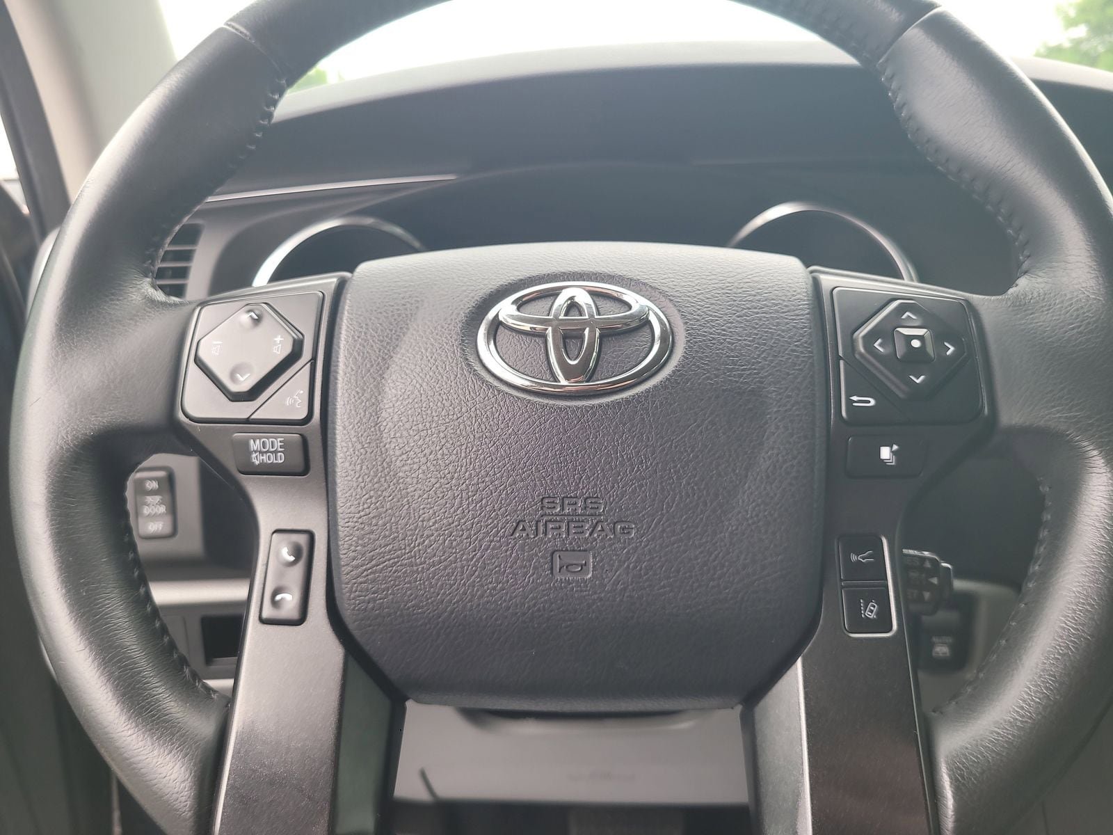 Used 2020 Toyota Sequoia SR5 w/ Carpet Mat Package (TMS) AWD/4WD image 13