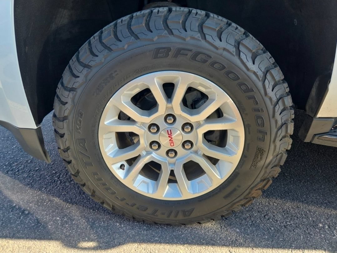 Used 2019 GMC Yukon XL SLT AWD/4WD image 16