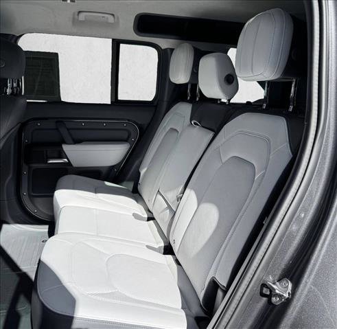 Used 2025 Land Rover Defender 110 V8 image 18