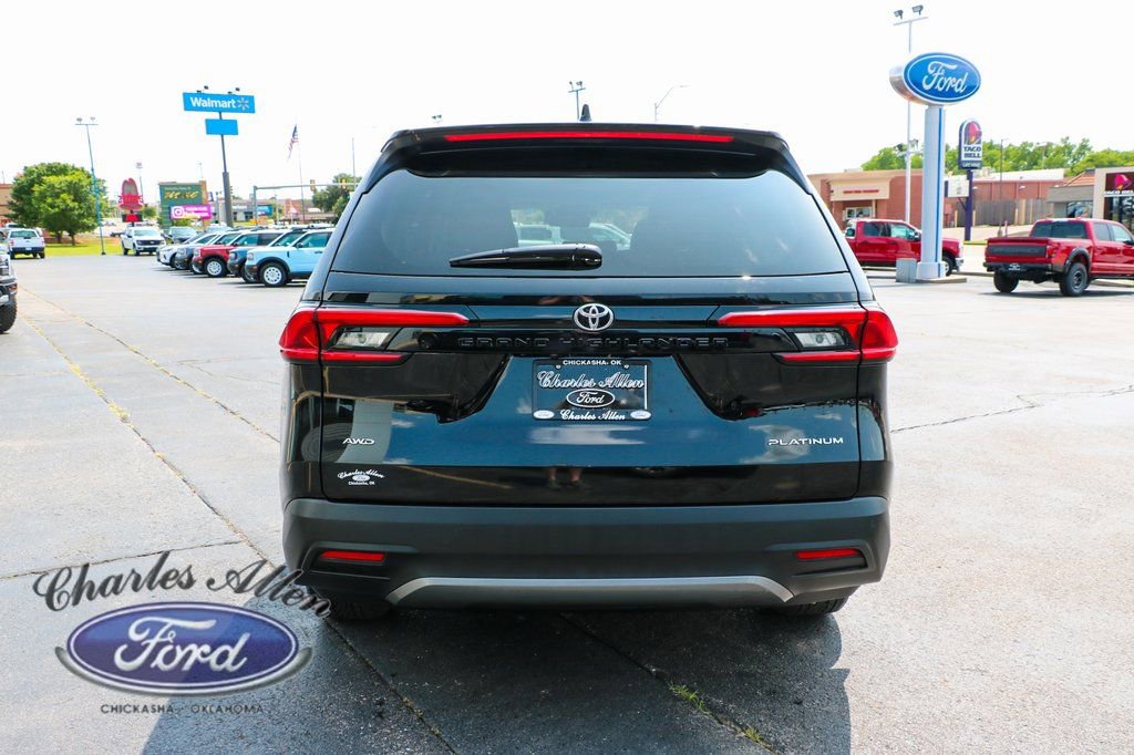 Used 2024 Toyota Grand Highlander AWD image 6
